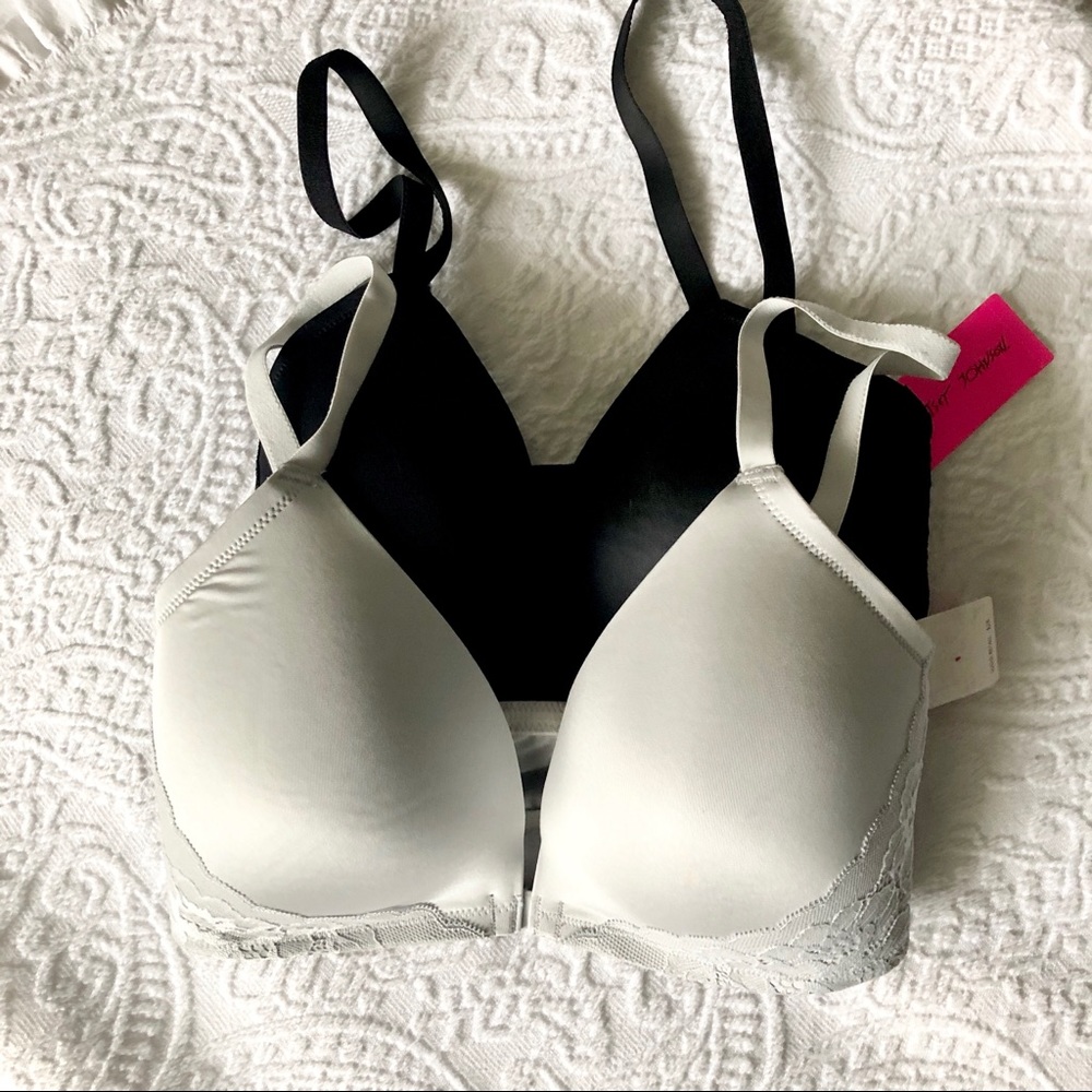 Betsey Johnson 32DD wire-free front clip bra set